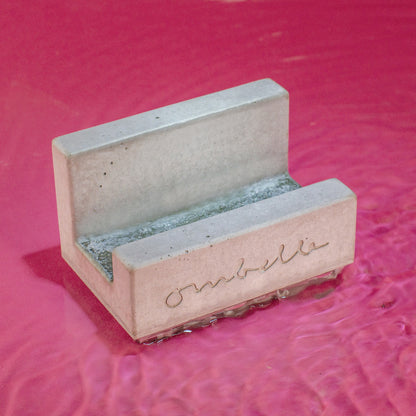 Seifenhalter aus Beton formschön für Ombelle Seifen auf Wasserbett.